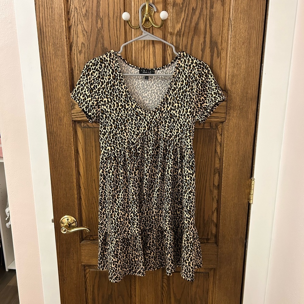 Trixxi Francesca’s Leopard Print V-Neck Babydoll Dress Medium